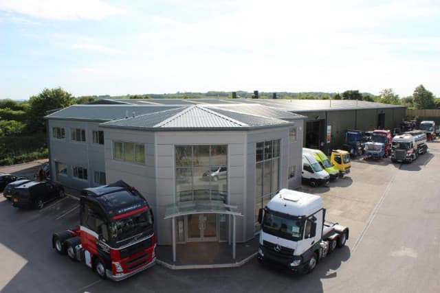 Industrial unit and offices, photo 2 of 7